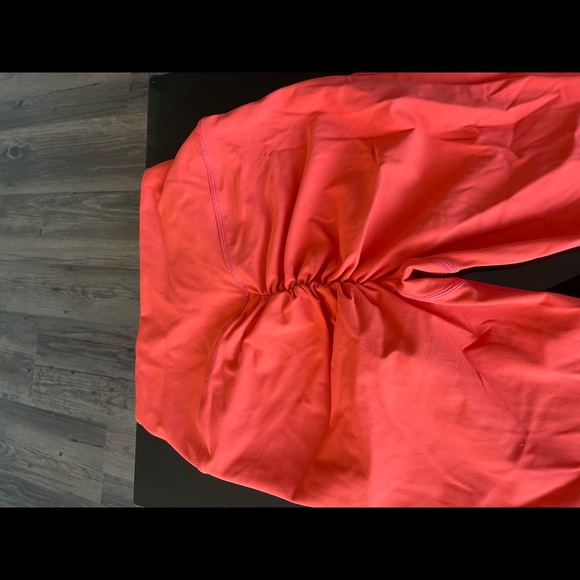 BodyNV Red/Orange Scrunch Leggings Size M - Picture 4 of 4